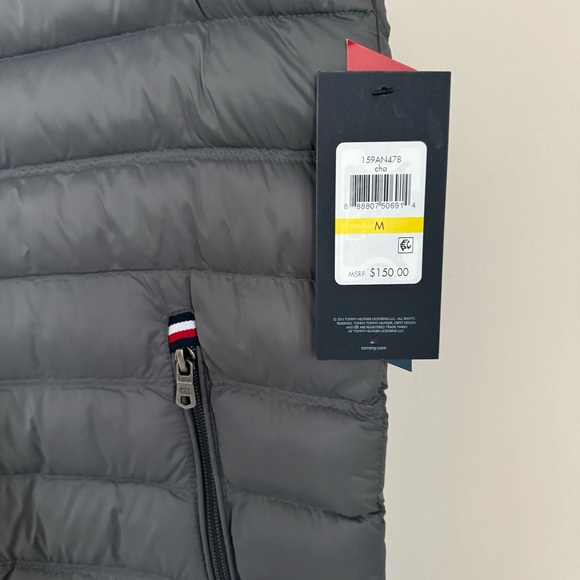Tommy Hilfiger
Men's Quilted Vest size medium new with tags - Picture 10 of 15